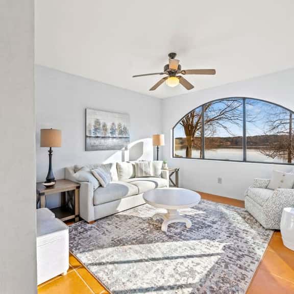 Vallentino LakeVilla - Image 1