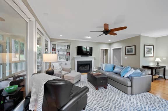 Cottage On #9 - Image 2
